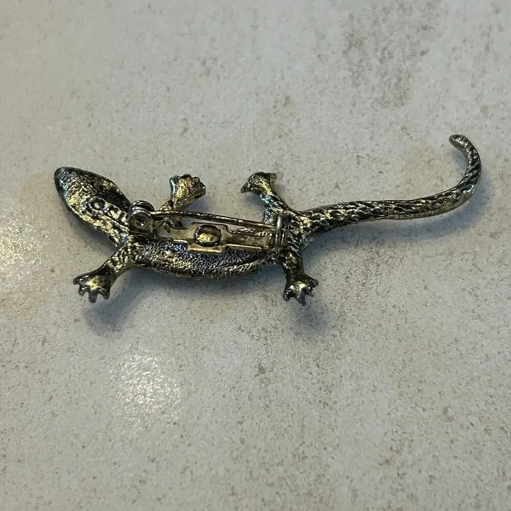 Vintage Antiqued Silver-Tone Lizard Brooch – Emerald Rhinestone Eyes Figural Pin
